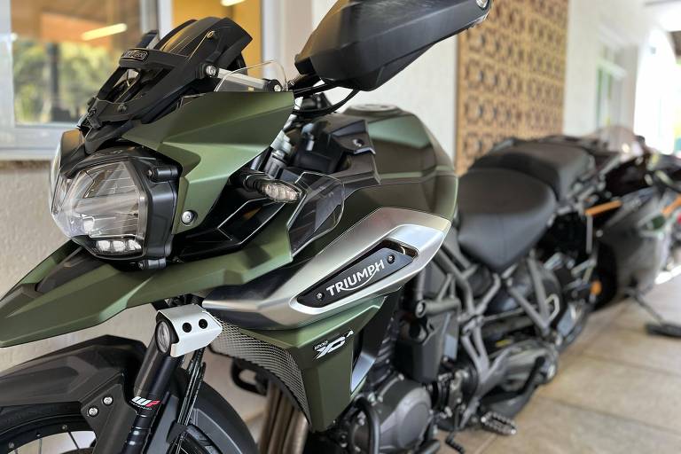 Moto da marca Triumph estava entre os itens apreendidos