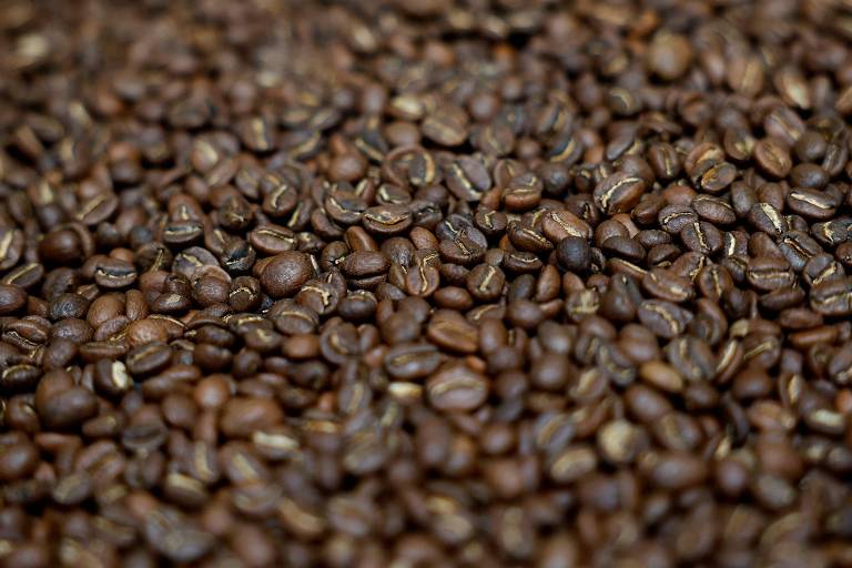 Consumo de café no Brasil tem leve queda após disparada do preço