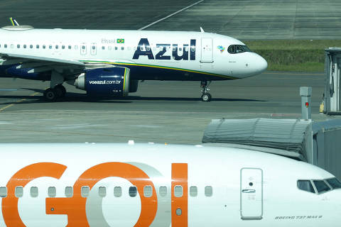 Gol and Azul airlines planes are pictured at Luis Eduardo Magalhaes International Airport in Salvador, Brazil, February 3, 2025. REUTERS/Ueslei Marcelino ORG XMIT: PPP-UMS-005