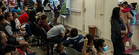 SÃO PAULO, SP, BRASIL, 10-02-2024 - UPAs COM SUPERLOTAÇÃO - UPAs da capital acumulam casos de dengue e gripe. Tenda montada para atendimento de dengue na UPA Tito Lopes, zona leste da capital, por volta das 22h30. (Foto: Ronny Santos/Folhapress, 
 SAÚDE)