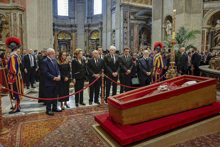 Lula dribla público e imprensa e faz visita relâmpago ao Vaticano