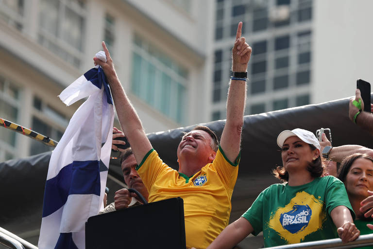 Jair Bolsonaro (PL) durante manifestação de apoiadores, convocada por ele próprio na avenida Paulista, em São Paulo
