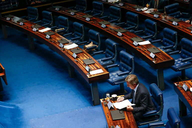 Collor viveu no Senado estigma do impeachment e propôs mandato para ministros do STF