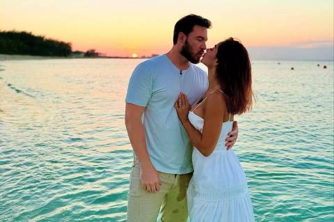 Maíra Cardi e Thiago Nigro comemoram gravidez nas Bahamas