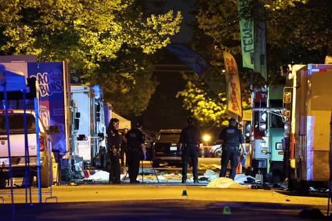 Police officers work at the scene, as bodies of victims lie covered on the ground, after a vehicle drove into a crowd at the Lapu Lapu day block party, in which police say multiple people were killed and injured, in Vancouver, Canada April 27, 2025. REUTERS/Chris Helgren ORG XMIT: LIVE