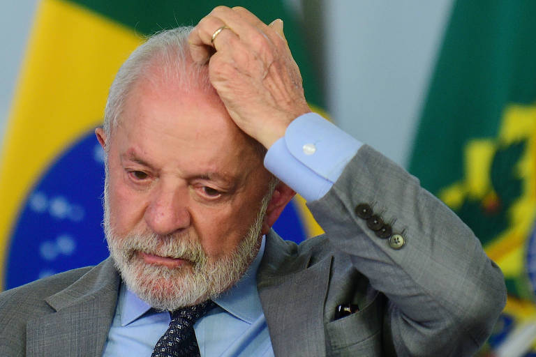 Ofensiva digital da oposição cresce com Collor, fraude no INSS e funeral do papa