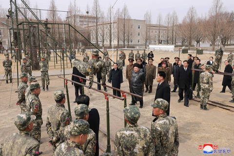 North Korean leader Kim Jong Un watches a cadet practicing on the parallel bars during his visit to the Kang Kon Military Academy, in Pyongyang,  North Korea, February 25, 2025, in this picture released by the Korean Central News Agency. KCNA via REUTERS    ATTENTION EDITORS - THIS IMAGE WAS PROVIDED BY A THIRD PARTY. REUTERS IS UNABLE TO INDEPENDENTLY VERIFY THIS IMAGE. NO THIRD PARTY SALES. SOUTH KOREA OUT. NO COMMERCIAL OR EDITORIAL SALES IN SOUTH KOREA. ORG XMIT: MEX