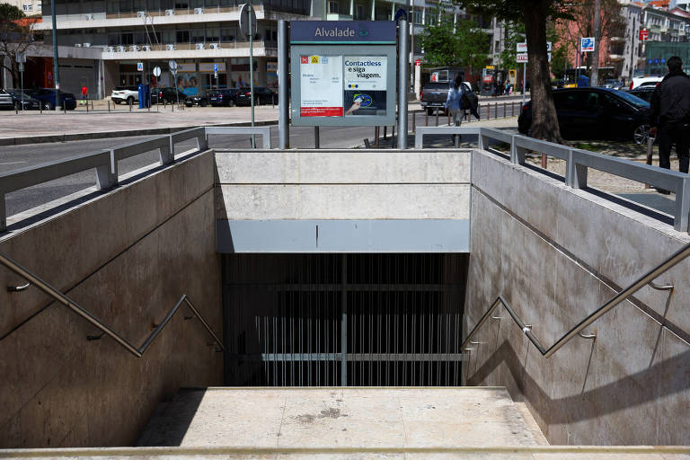 Em Lisboa, estações de metrô foram fechadas após apagão energia atingir o país. A polícia portuguesa afirmou que os semáforos foram afetados em todo o país