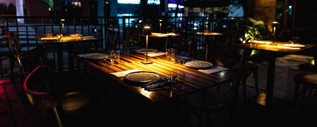 SÃO PAULO, SP, BRASIL - 16.04.2025 - Parte interna do restaurante Clandestina, da chef Bel Coelho, localizado na Vila Madalena, zona oeste de São Paulo.*(Foto: Rafaela Araújo/Folhapress, Guia) *** EXCLUSIVO FOLHA DE SÃO PAULO***