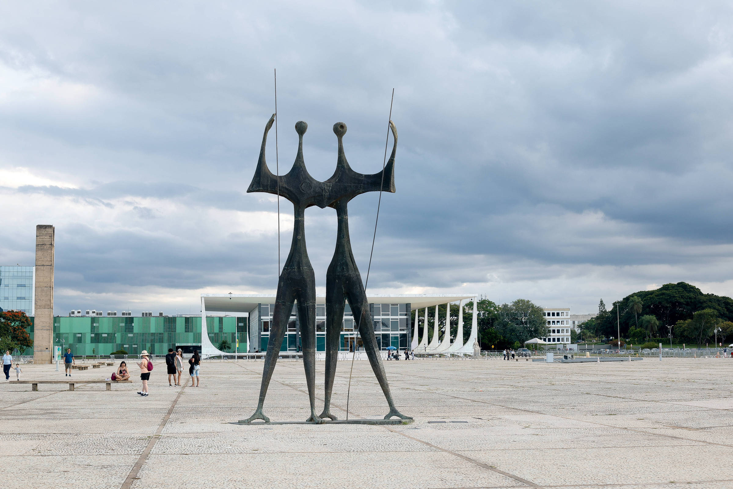 Praça dos Três Poderes espera R$ 25 mi para revitalização, mas projeto é alvo de críticas
