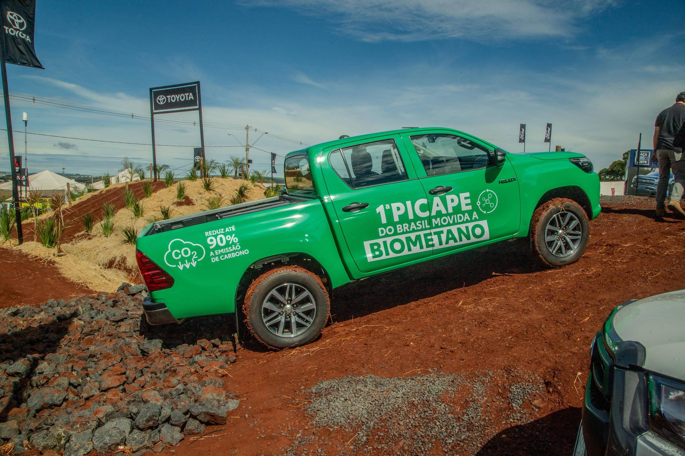Toyota apresenta na Agrishow protótipo de picape Hilux movida a biometano