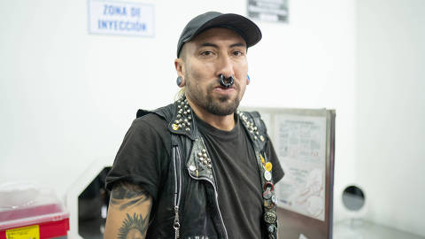 Projeto Cambie, iniciativa que é pioneira em redução de danos na América do Sul fica em Santa Fé, em Bogotá, na Colômbia - O cozinheiro Christian Camilo Amaya, que frequenta sala de uso de droga supervisionada em Bogotá, na Colômbia, como estratégia de redução de danos
(Foto: Andres Bo/Harm Reduction International) DIREITOS RESERVADOS. NÃO PUBLICAR SEM AUTORIZAÇÃO DO DETENTOR DOS DIREITOS AUTORAIS E DE IMAGEM