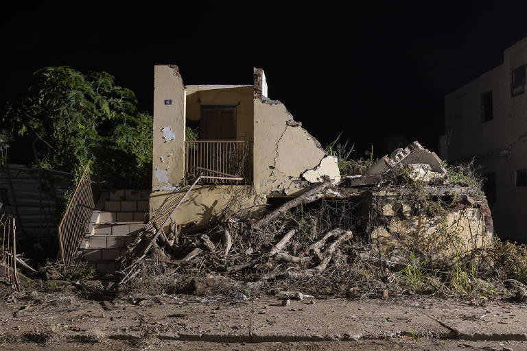 Rio Taquari arrancou paredes e telhados de casas, e marcas permanecem um ano depois