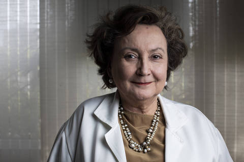 Médica referência da pandemia fala em podcast sobre morte e conservadorismo de colegas jovens