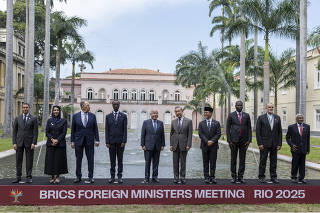 O ministro Mauro Vieira recebe representantes dos membros do Brics, no Rio
