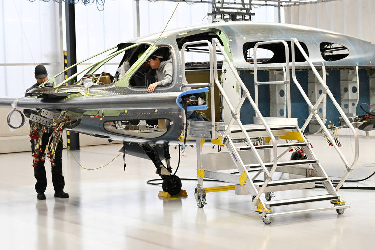 Empresas de carros voadores pausam projetos em meio a turbulência financeira no setor