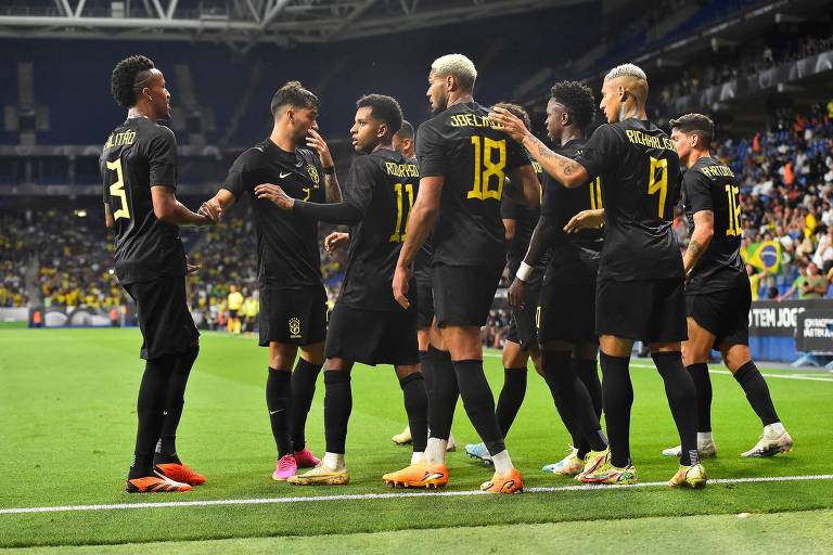 Possível camisa vermelha divide opiniões e reacende debate político na seleção