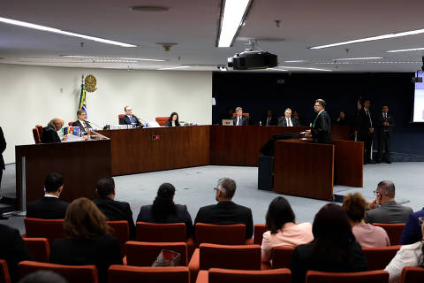 Turma do STF julga núcleo da trama golpista acusado de atacar autoridades e sistema eleitoral