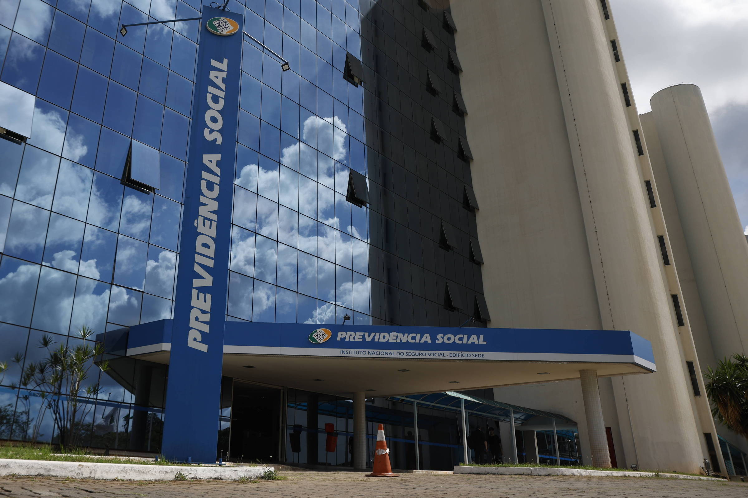 Fraude do INSS afetou aposentados com deficiência e analfabetos, diz relatório