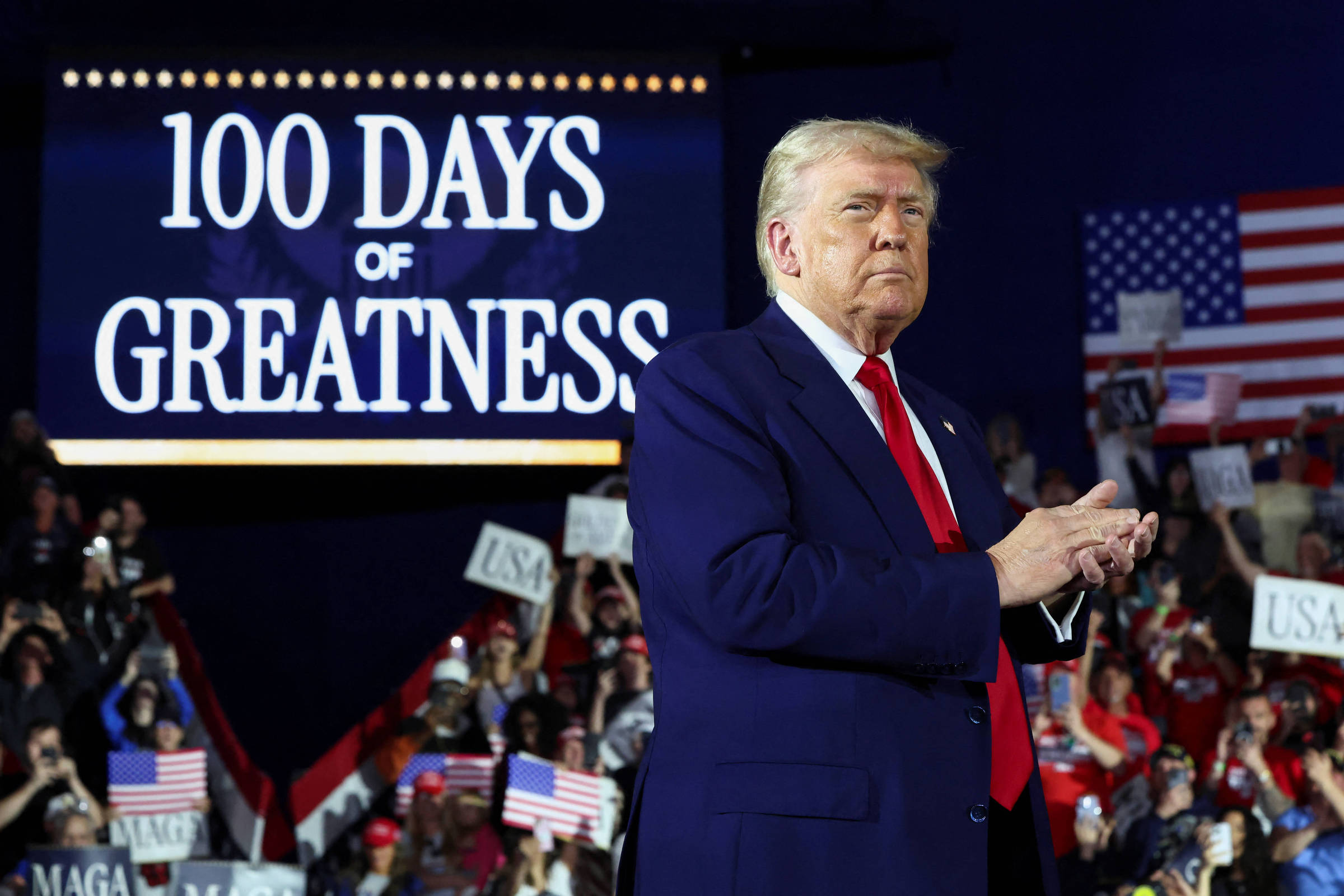 Trump chama juízes de comunistas e fala em 'revolução do bom senso' em comício de 100 dias; vídeo
