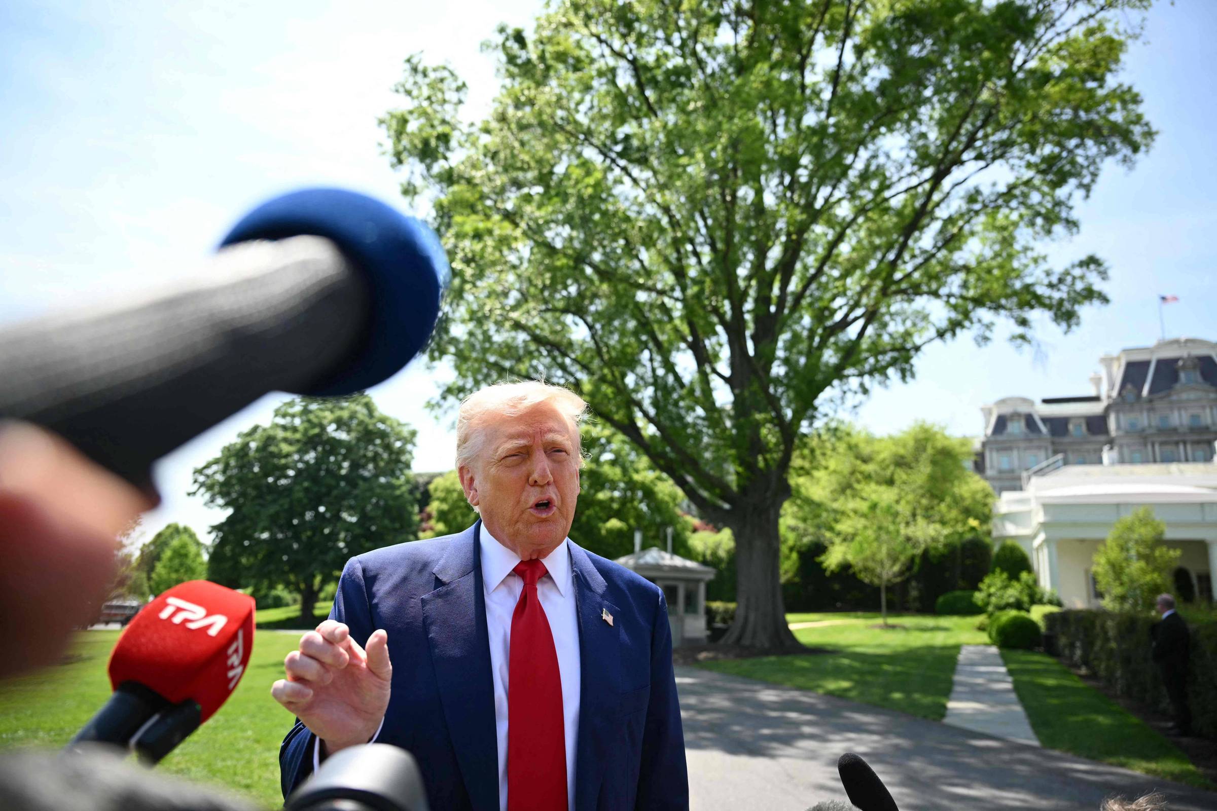 Trump ameaça processar The New York Times por cobertura de disputa entre Casa Branca e CBS