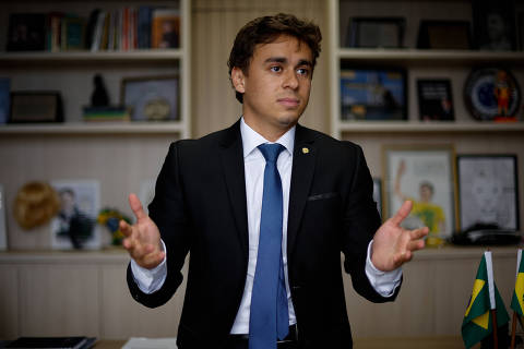 BRASILIA, DF,  BRASIL,  18-02-2025, 12h00: O deputado federal NIkolas Ferreira durante entrevista à Folha em seu gabinete. (Foto: Pedro Ladeira/Folhapress, PODER) ***EXCLUSIVO***