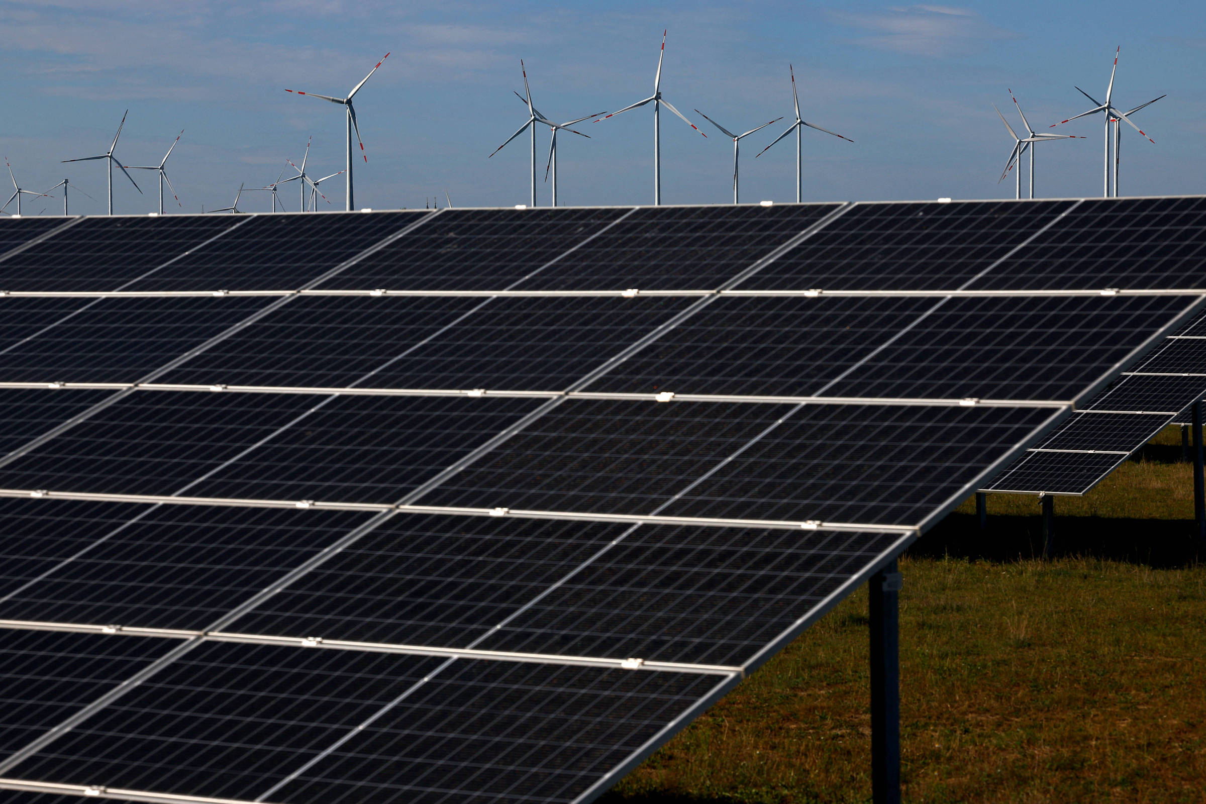 Alemanha atenderá 99% do consumo de energia nesta quinta-feira (1º) com fontes solar e eólica
