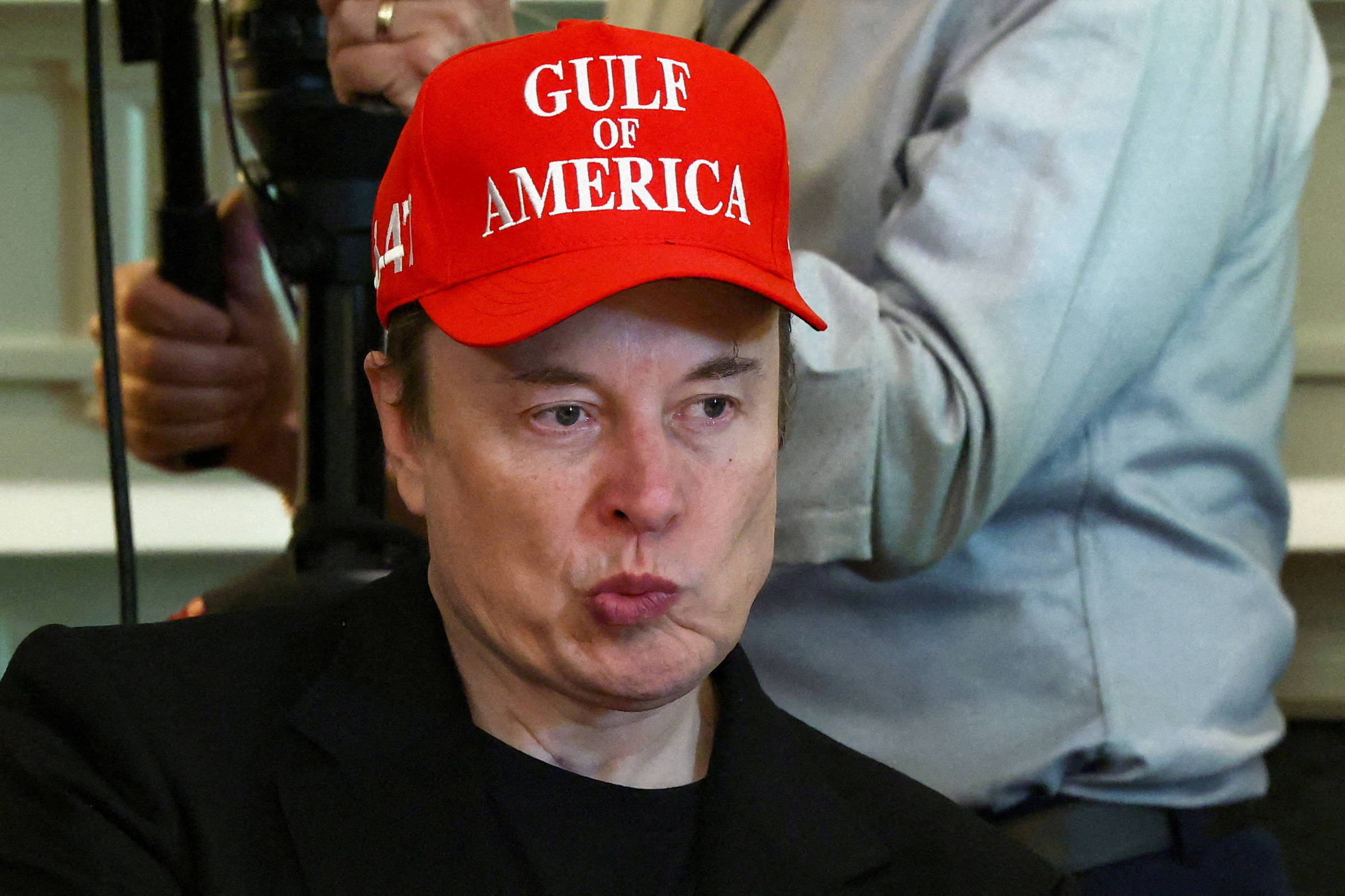 Você pode ficar o quanto quiser, diz Trump a Musk, que se afasta de Washington