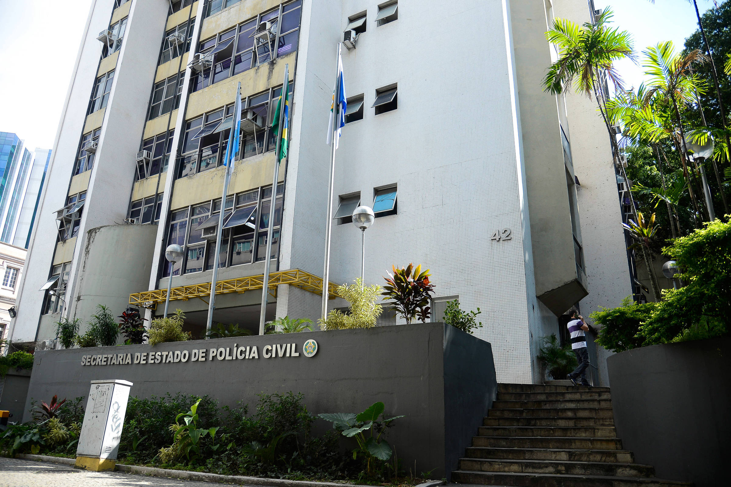 Cúpula de segurança do RJ analisa com cautela suposto rompimento entre CV e PCC