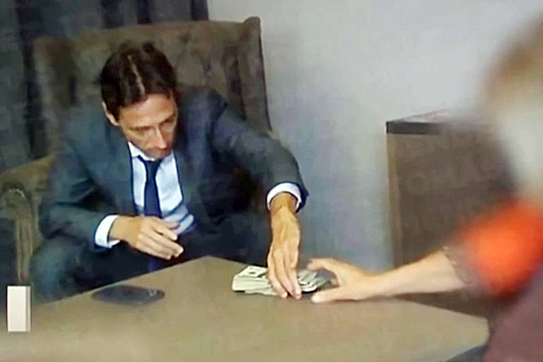 Suspeita de propina afasta presidente e abre crise no San Lorenzo, time do papa