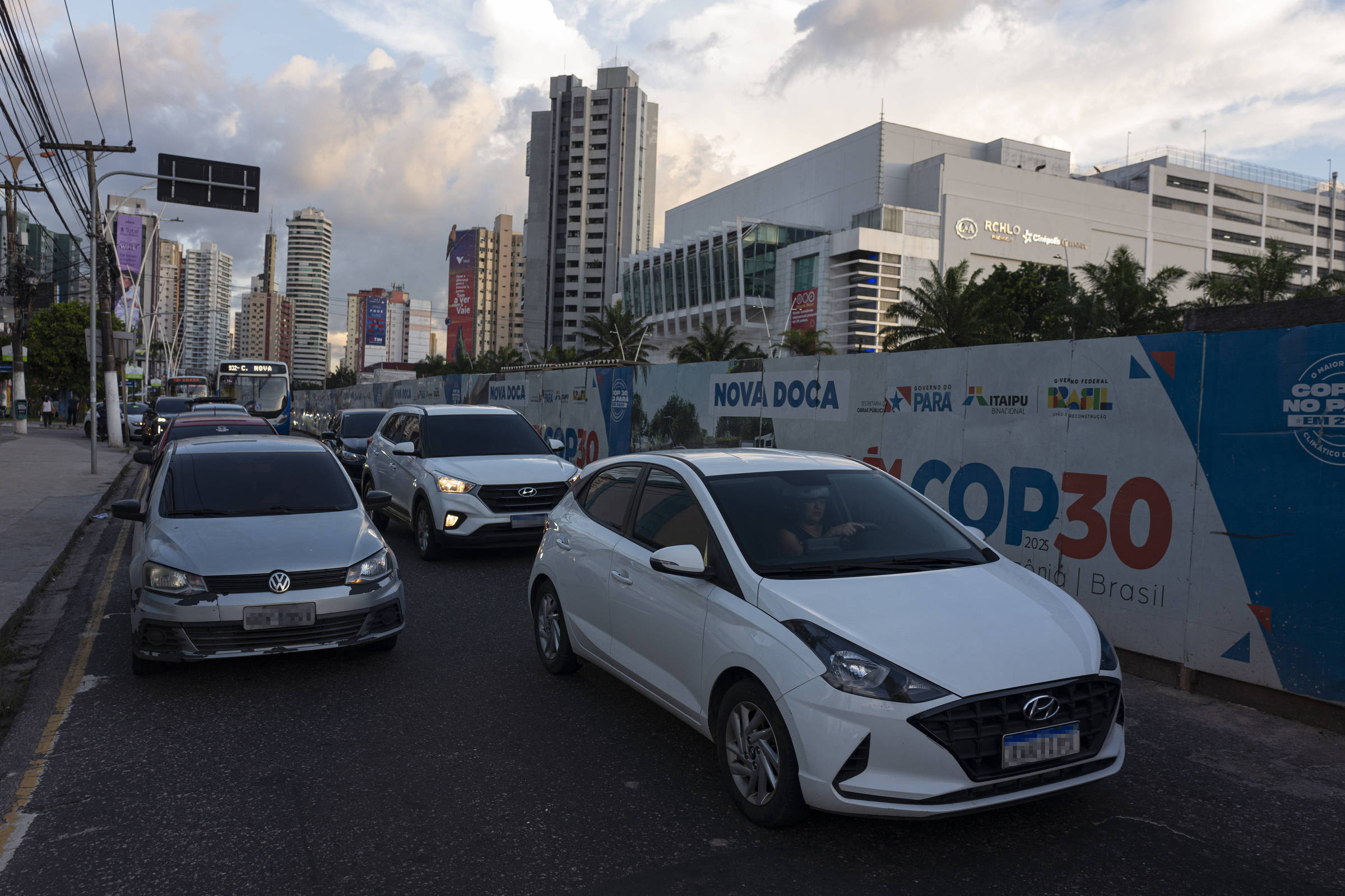 Com trânsito caótico, Belém aposta em novas vias, 'geladões' e férias escolares para receber COP30