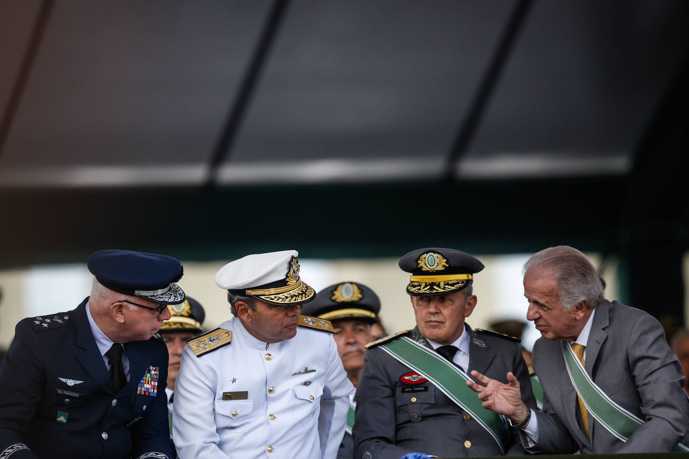 Lula deve receber ministro da Defesa e chefes militares para discutir orçamento