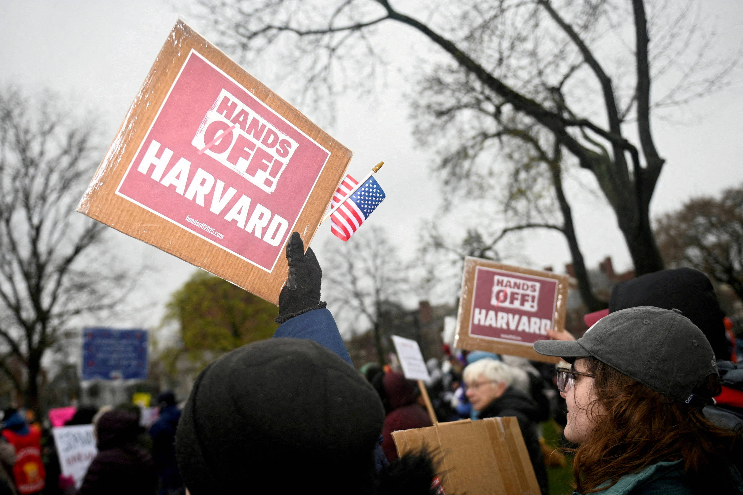 Trump diz que vai tirar isenção fiscal de Harvard