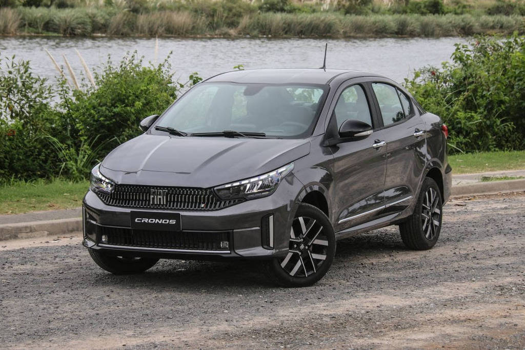 Fiat Cronos muda na linha 2026 e volta a oferecer quatro airbags; veja fotos