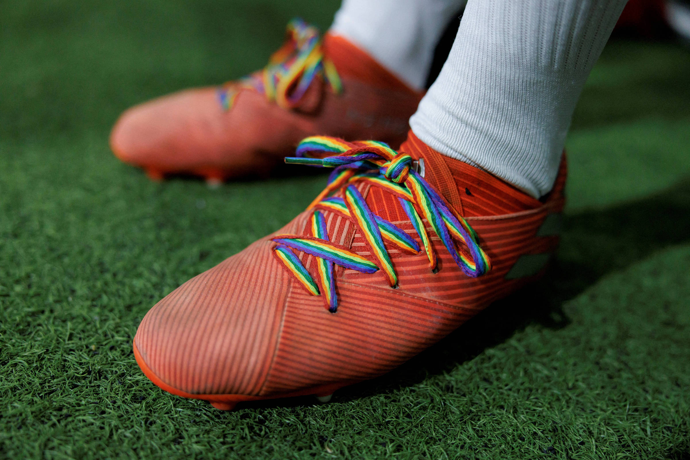Mulheres trans não poderão mais disputar campeonatos de futebol na Inglaterra