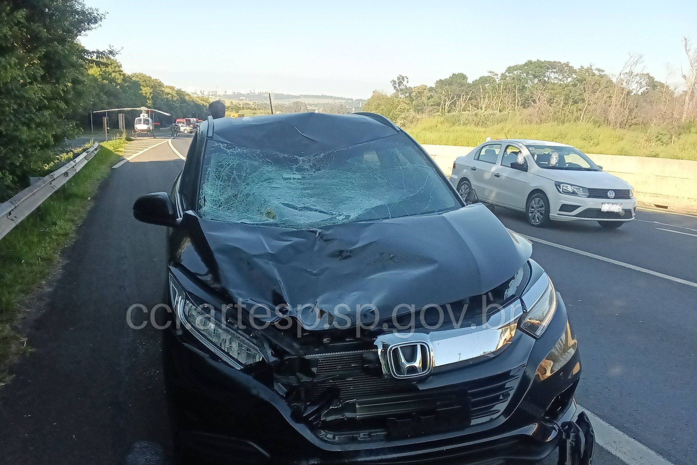 Motorista perde controle de carro e atropela ciclistas em rodovia de Campinas (SP)