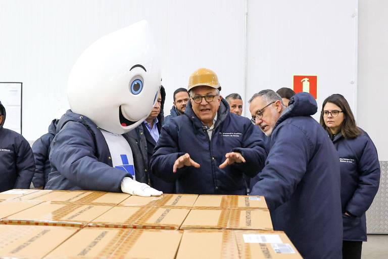 Vacina atualizada da Covid está garantida para este e o próximo ano, diz Padilha