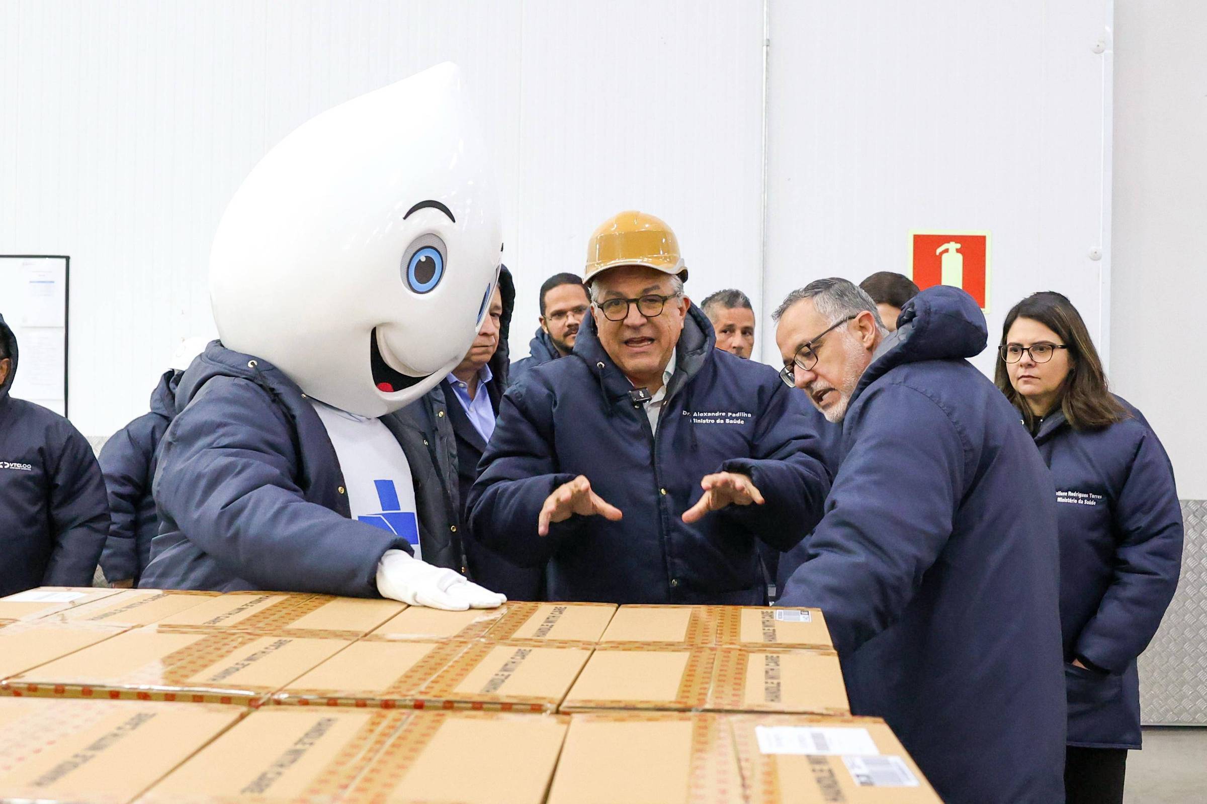 Vacina atualizada da Covid está garantida para esse e o próximo ano, diz Padilha