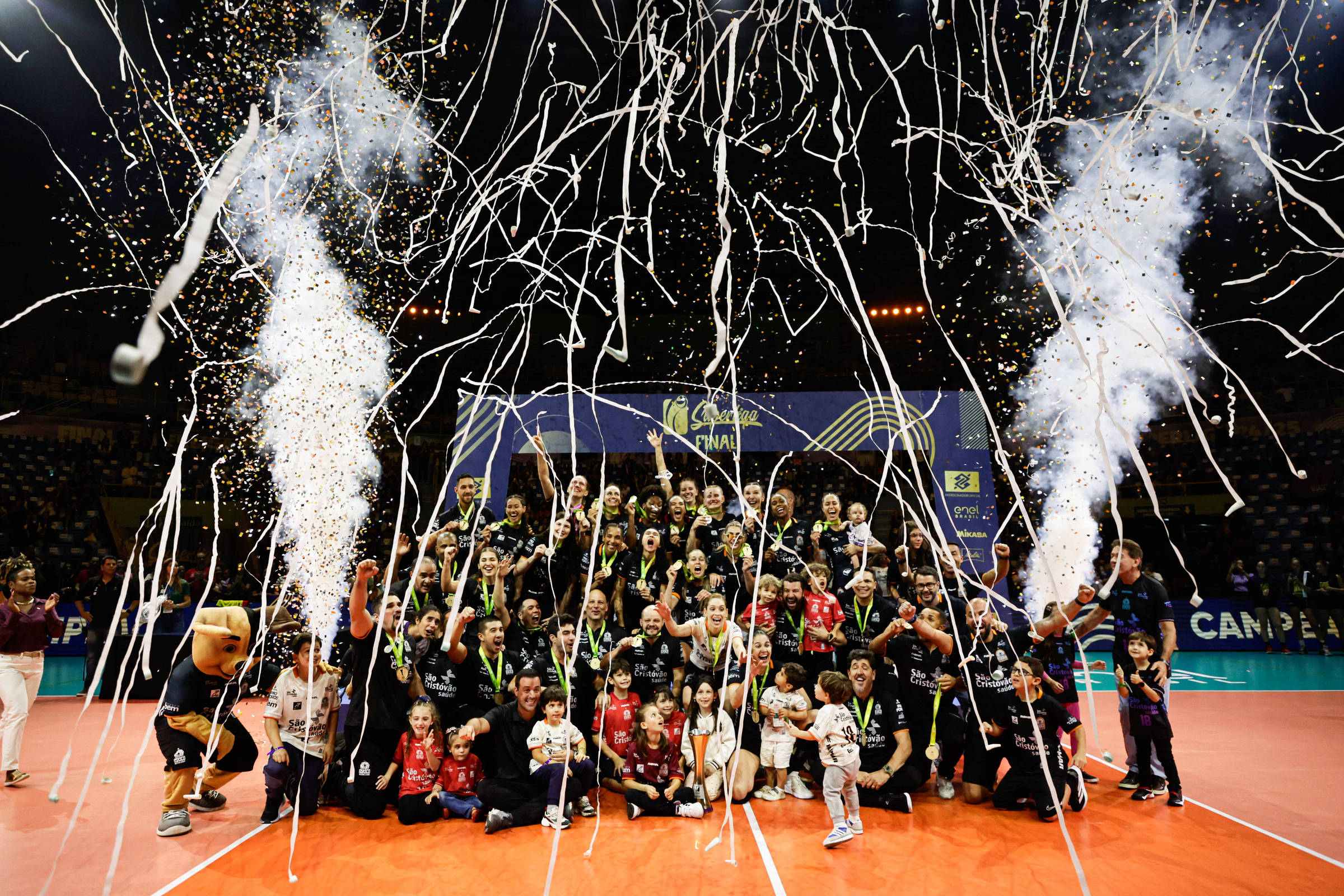 Osasco vence Superliga e Tifanny é primeira trans campeã – 01/05/2025 – Esporte