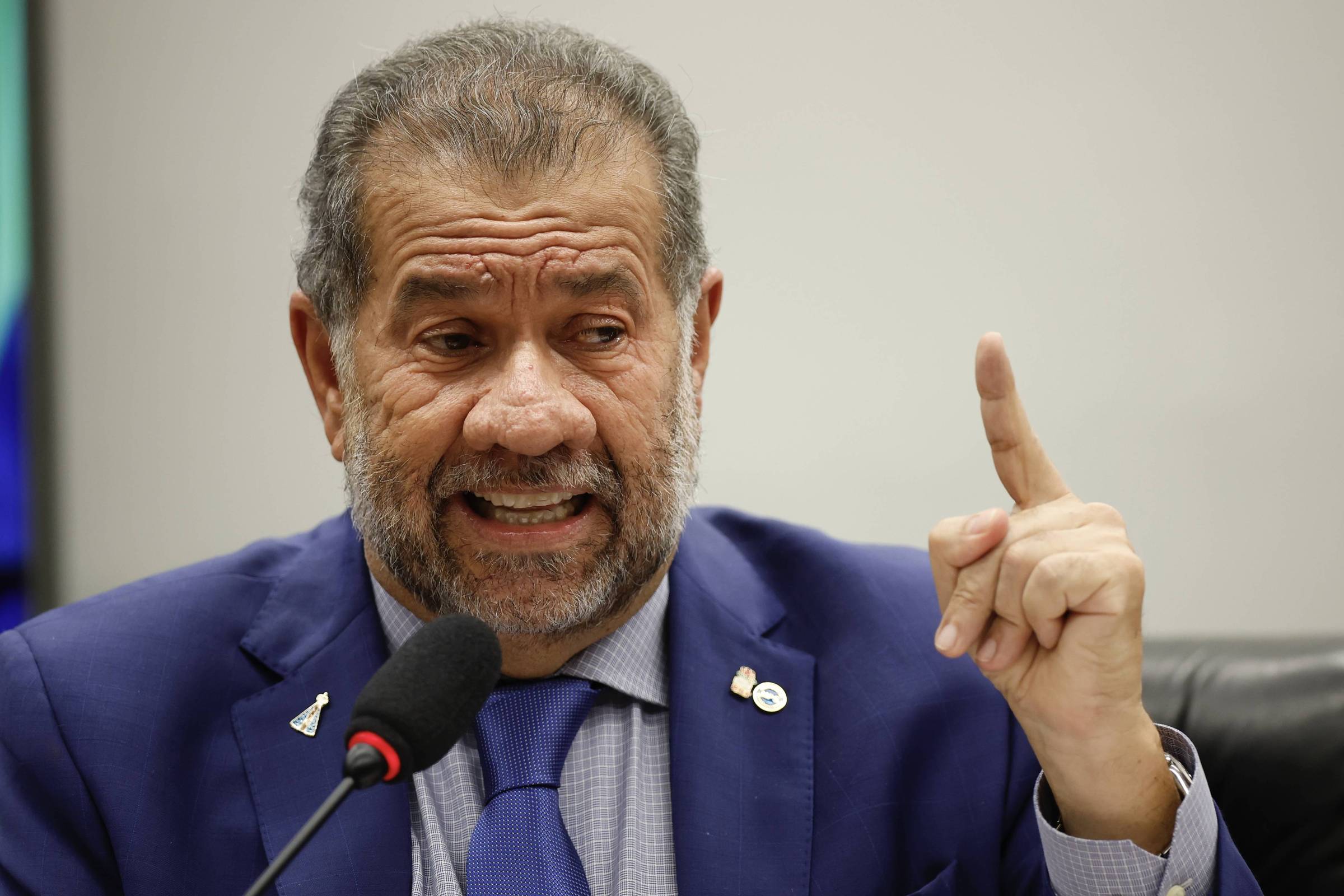 Lupi só saiu do cargo porque esquema veio à tona, critica presidente do Novo