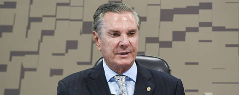 Comissão de Desenvolvimento Regional e Turismo (CDR) realiza reunião semipresencial para discussão e deliberação das emendas da comissão ao Projeto de Lei de Diretrizes Orçamentárias para 2023 (PLN 5/2022), que define as regras para a elaboração e a execução da Lei Orçamentária.À mesa, presidente da CDR, senador Fernando Collor (PTB-AL), conduz reunião.Foto: Jefferson Rudy/Agência Senado