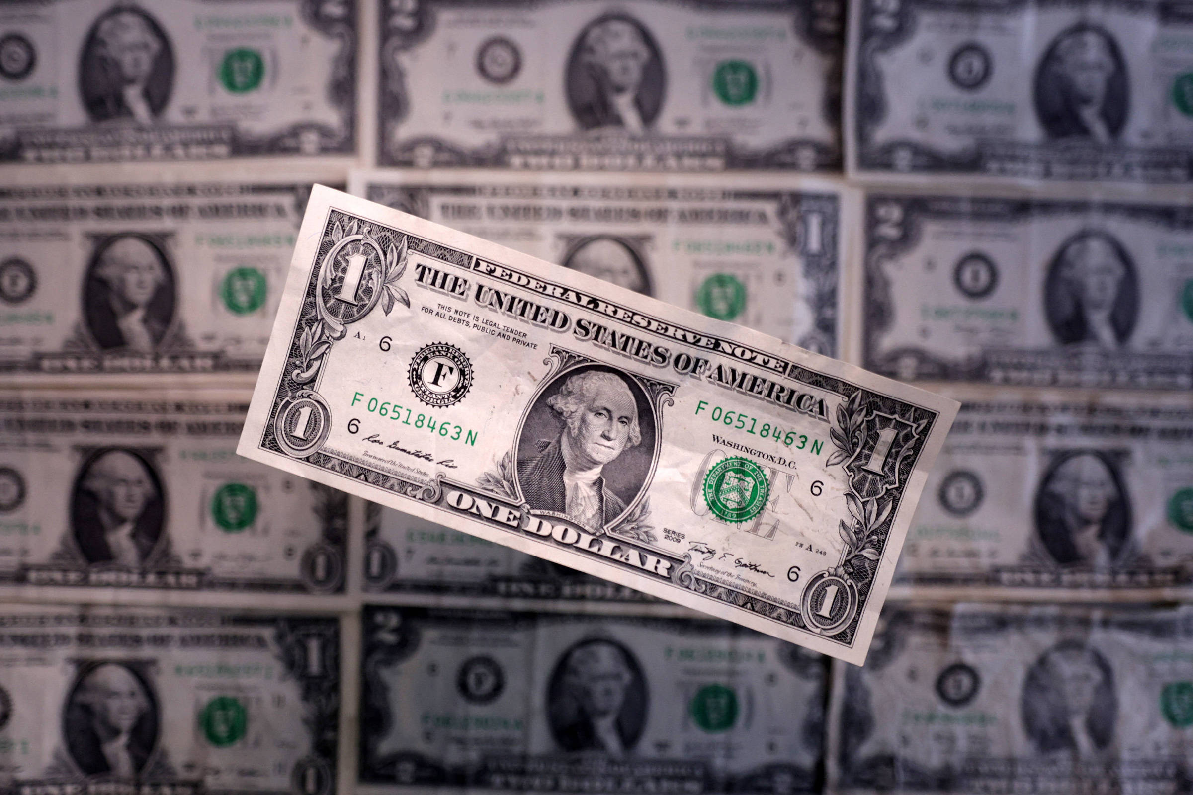 Dólar cai com expectativa por negociação entre EUA e China