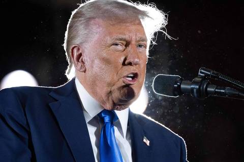 Trump diz que economia dos EUA está em transição e volta a pedir que Fed reduza juros