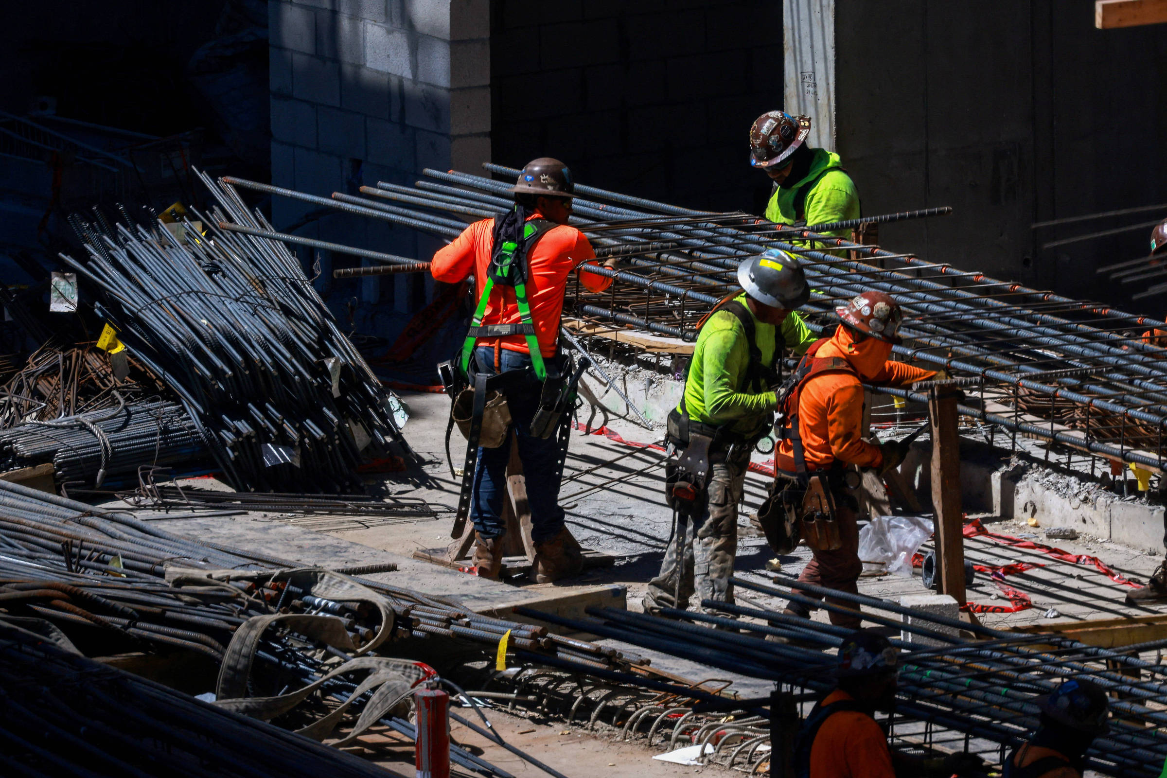Mercado de trabalho dos EUA desacelera em abril, com criação de 177 mil vagas