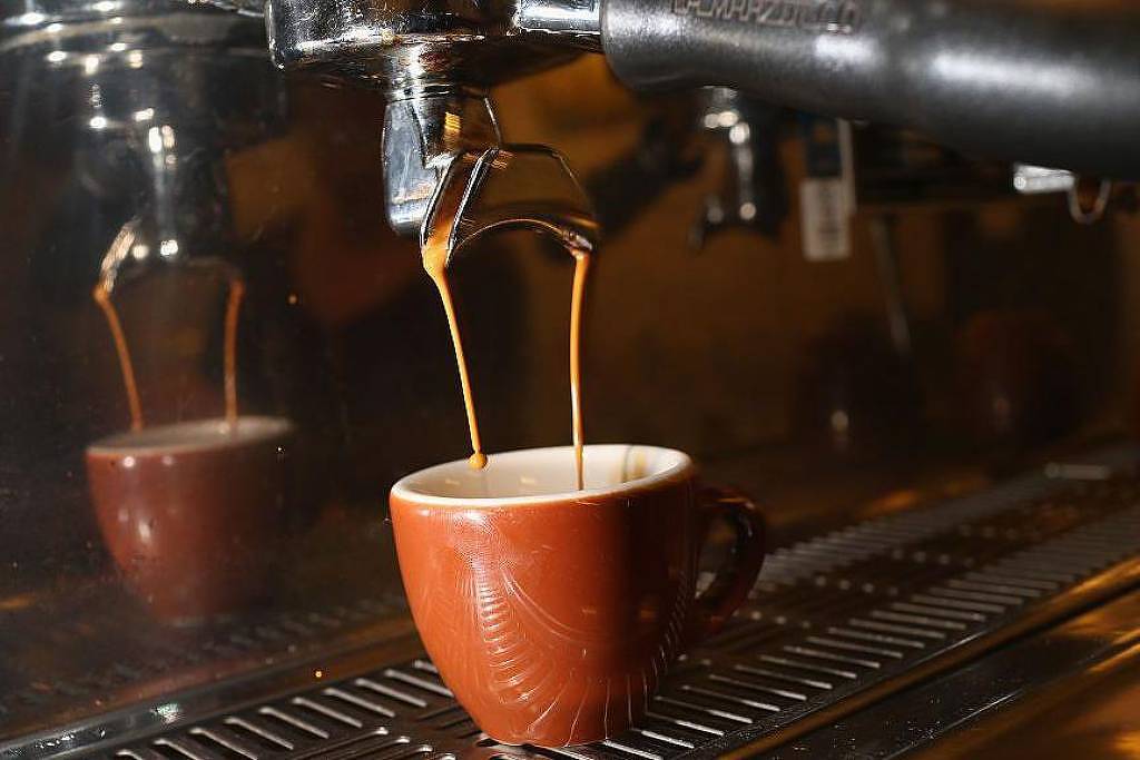 Faz mal tomar café durante as refeições?