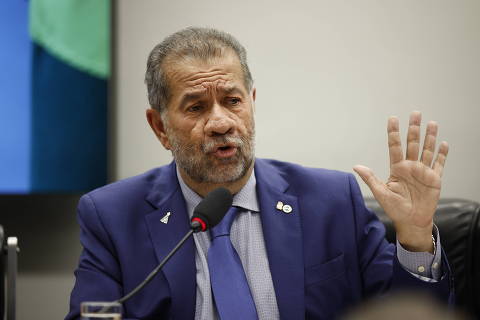 Carlos Lupi pede demissão do ministério da Previdência em meio a escândalo no INSS