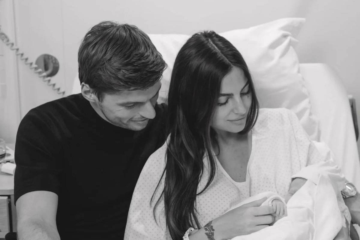 Max Verstappen e Kelly Piquet anunciam nascimento de Lily, primeira filha do casal