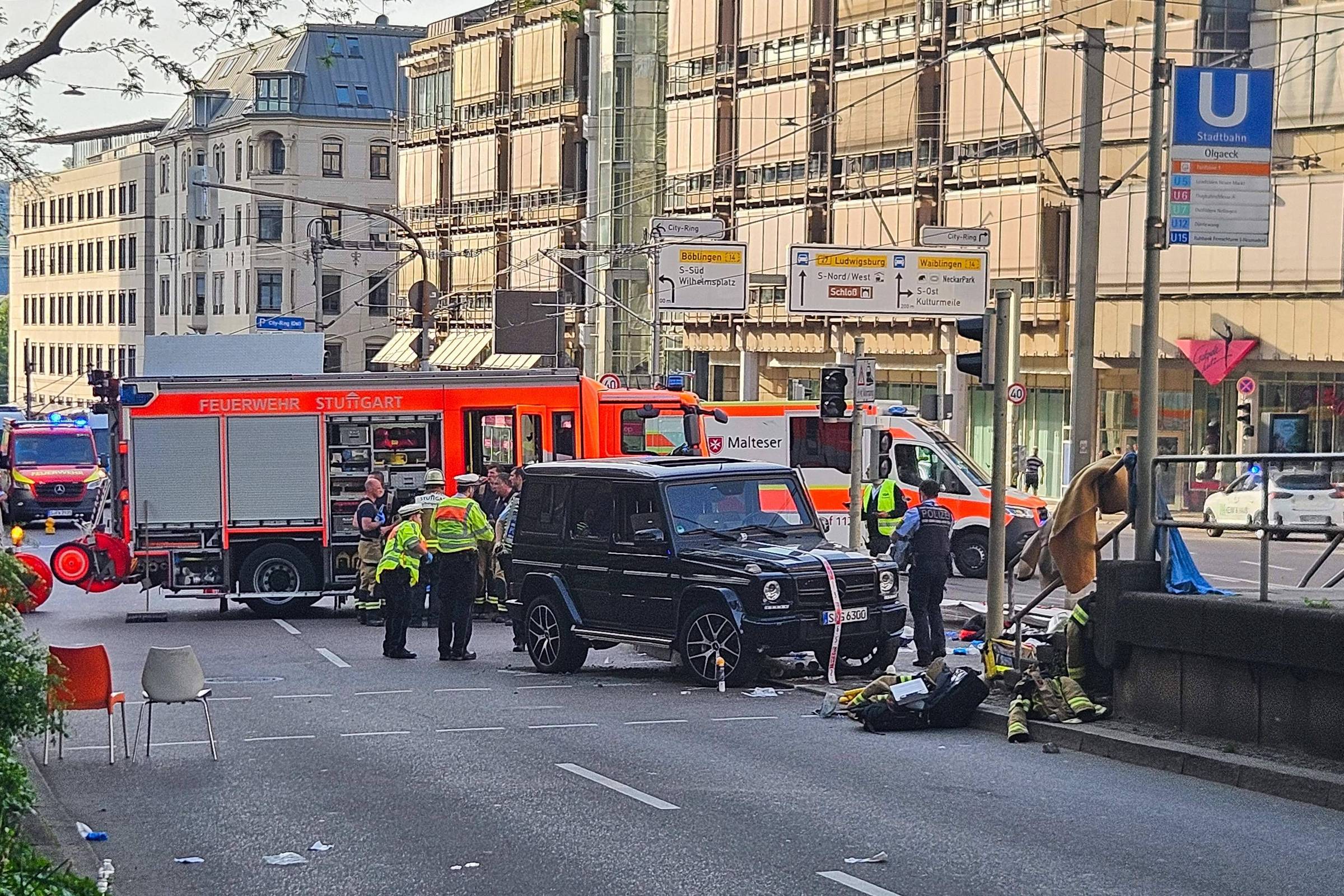 Motorista atropela multidão e deixa feridos no sul da Alemanha