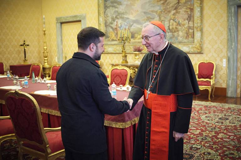 Diplomata e franco favorito a suceder Francisco, Parolin é um moderado aberto a reformas
