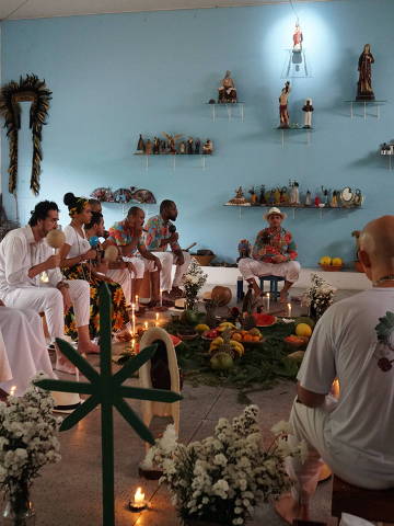 Batismo de juremeiros em ritual da religião jurema sagrada no Terreiro Orestes, em Belho Horizonte (MG)